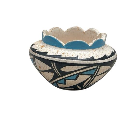 Vintage Native American Acoma Hand Painted Clay Seed Pot - Picture 3 of 6